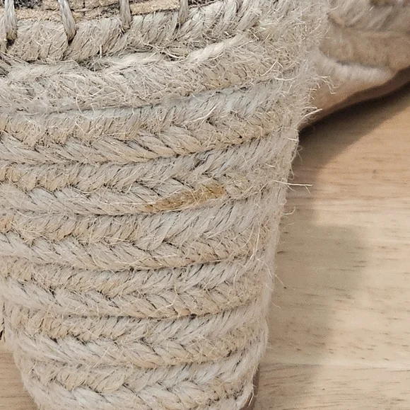 Vince Camuto NWOT, Leather Venerly Espadrille Sandals, NWOT, Size 6 - Picture 3 of 6